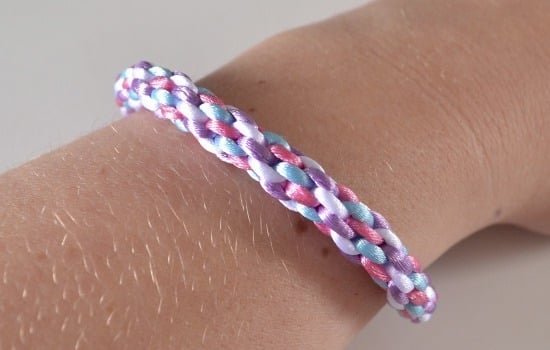 Learn the basic 8 strand Kumihimo braid