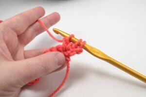 The puff or bobble crochet stitch is as simple as single and double crochet. This stitch that will provide amazing texture to your hooked bits!