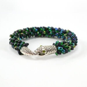 Isn't this snake kumihimo bracelet just gorgeous. It's really easy to make, too!