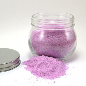 Make these smell good bath salts with mostly stuff you already have at home! Easy peasy!