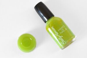 See the results of dyeing resin with different things you might already have at home. Cool!