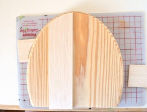 This magical DIY will show you how to make a gnome door! Such a sweet addition to any garden!