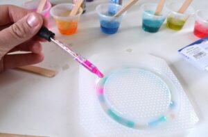 These bright, splotchy and neon dyed resin bracelets are so fun! The tutorial is super easy to follow!