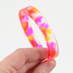 These bright, splotchy and neon dyed resin bracelets are so fun! The tutorial is super easy to follow!