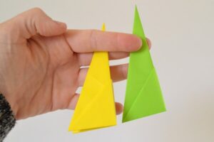 Even beginner folders can make these gorgeous 16 point origami stars. Love the rainbow!
