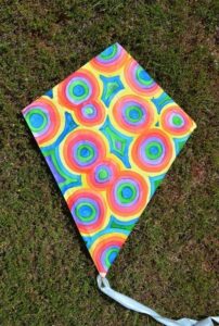Making homemade paper kites isn't that hard and it's so fun for the kids! Make the kites for the littler ones to just decorate.