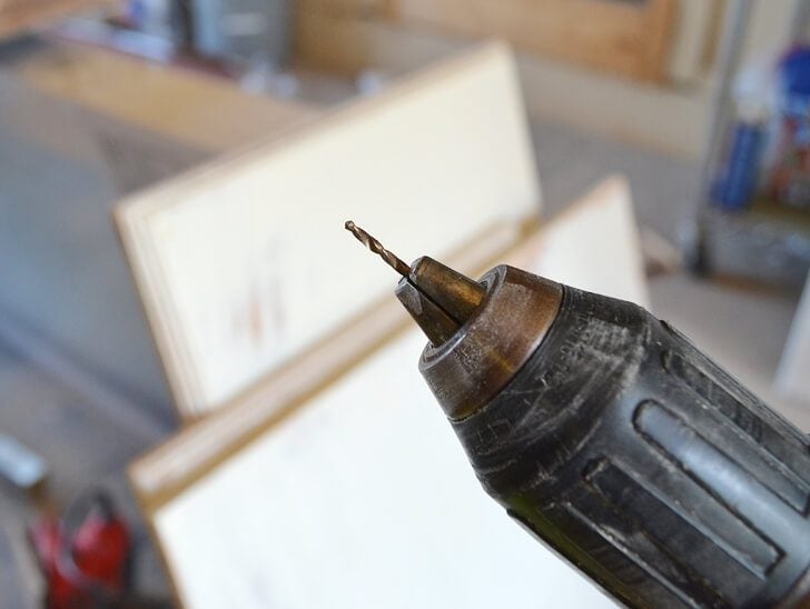This quick hack makes painting cabinet doors so much quicker. Just grab a metal hanger and let's go! #lifehack