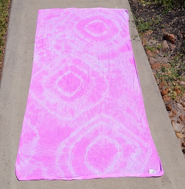 Have the most unique beach towel by the water! These DIY tie dye beach