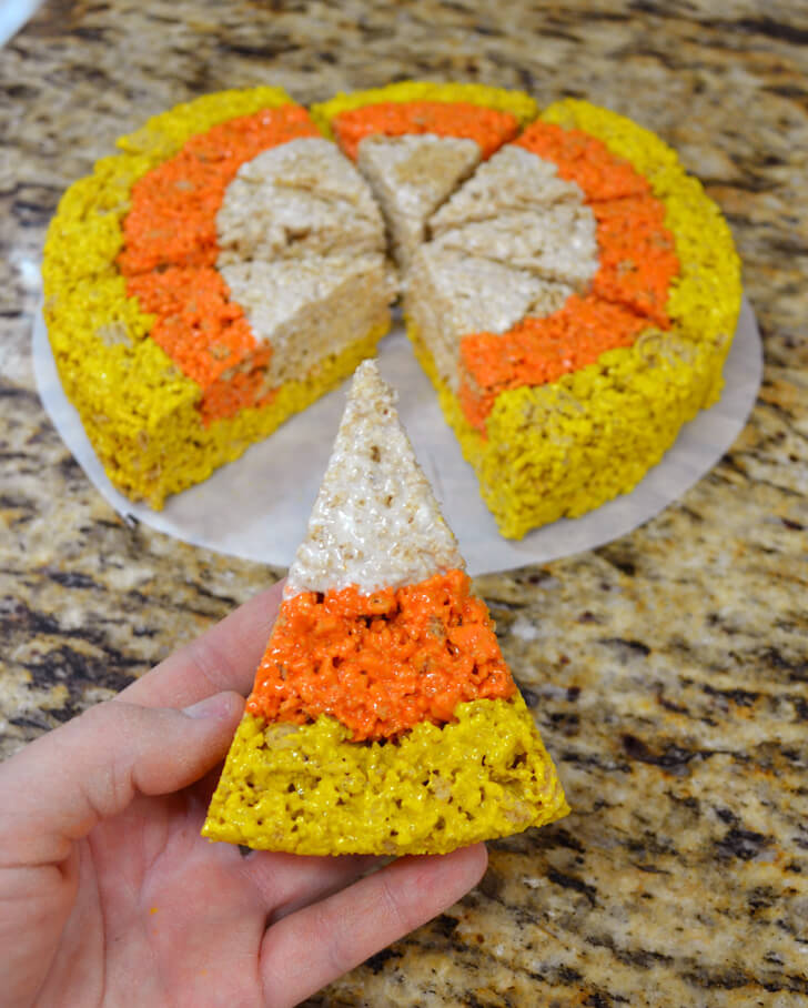 I love these marshmallow rice treats that look like candy corn. SO CUTE ...