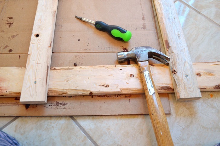Even a total beginner can make this simple, rustic throw ladder for about $6!!!