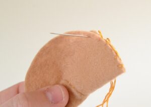 These felt fortune cookies are so cute and a snap to make. Felt crafts are so cheap to make, too! Going to have some happy kitties :)