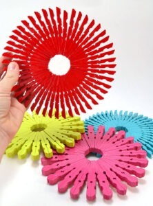 Make colorful and inexpensive trivets out of clothespins! Aren't these wooden clothespin trivets fun?