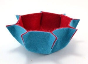 You can make these cute little felt flower bowls with just felt and glue!