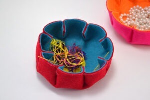 You can make these cute little felt flower bowls with just felt and glue!