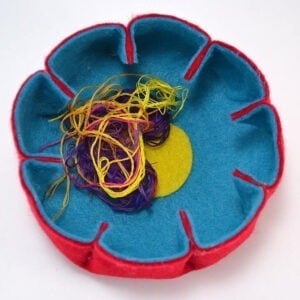 You can make these cute little felt flower bowls with just felt and glue!