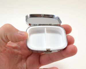 This DIY magnetic needle box is so simple to make and will last for ages! Quit losing your pins and needles because OUCH!