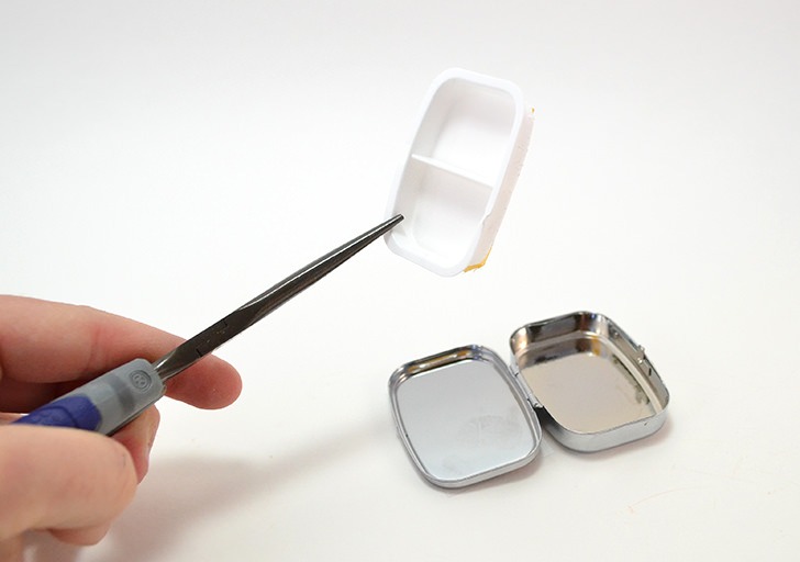 This DIY needle box is so simple to make and will last for