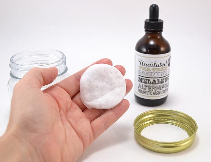 With only 3 things you can make homemade toner pads for acne. Be it stress, hormonal or teenage angst, these are amazing!