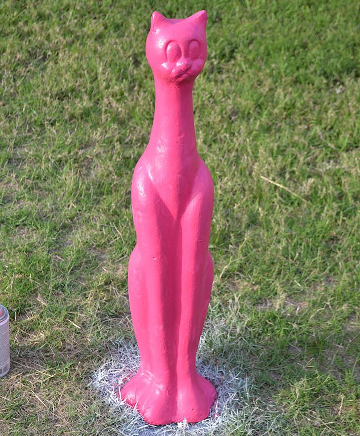 Use a statue to make a Homemade Cat Scratcher. It's easy and can fit in seamlessly with your decor!