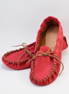 Ever wanted to make shoes? I had no idea it was so easy to make leather moccasins!