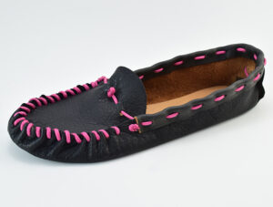 Ever wanted to make shoes? I had no idea it was so easy to make leather moccasins!