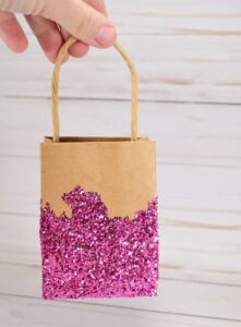 Make every gift special with these homemade glitter dipped gift bags!