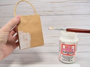 Make every gift special with these homemade glitter dipped gift bags!