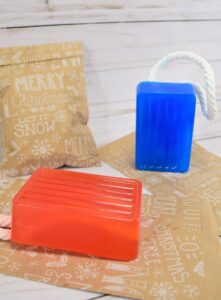 Learn how to make soap on rope. It's so easy and makes a nifty little gift!