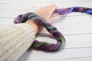 Don't know how to make a slip knot? I swear this is the EASIEST way I've ever seen to learn! Perfect for starting knitting or crochet pieces!