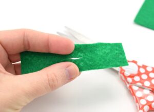 Get the free pattern to make these absolutely precious felt bunny bags. Great for Easter!