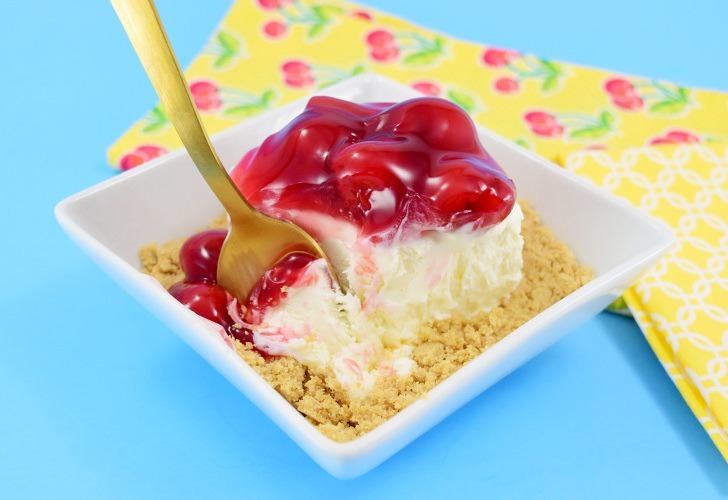Do you love cheesecake? Do you love ice cream? You have to try this super tasty cream cheese homemade ice cream. It's SO CREAMY and NO ICE CREAM MAKER required!