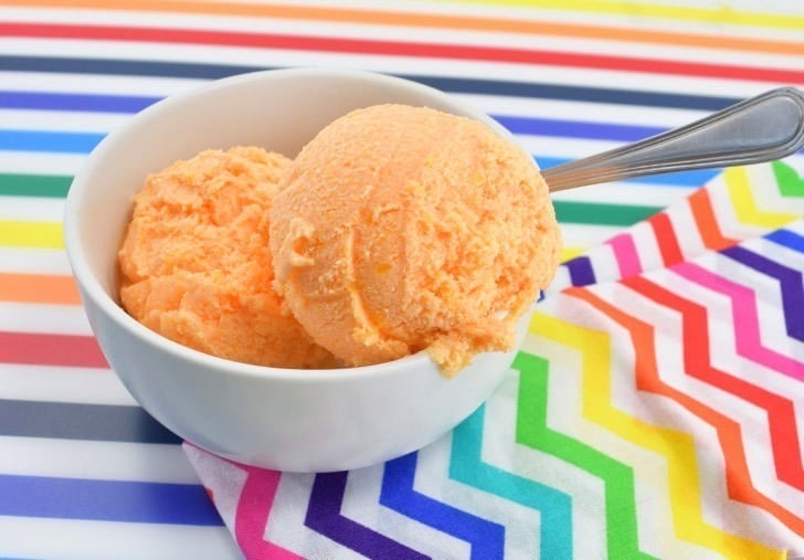 Sweet and creamy with a little bit of a tang, this mandarin orange ice cream doesn't require an ice cream machine and hits the spot on a hot summer day!