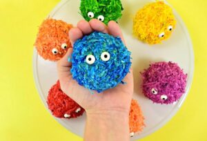 These little edible pom pom monsters are beyond cute and great for a sweet little treat any time of the year! Step by step tutorial included... looks simple enough!
