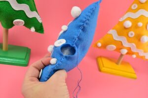 Make these colorful Christmas trees on stands out of felt for holiday decor with some POP!