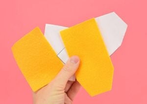 Make these combo gift card holders and gift tags out of felt... perfect to keep gift cards and the present it goes with together!