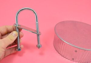 How cool are these DIY giant ornaments? And they fold in on themselves so you can easily store them from year to year!