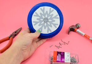 Using wood plaques these awesome string art snowflake ornaments are amazing!