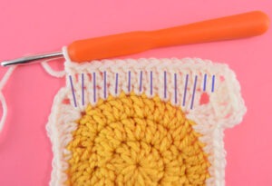 I love modern crochet patterns! This take with a colorful circle encased in white is modern and so fun. Who knew a circle granny square could look so cool!