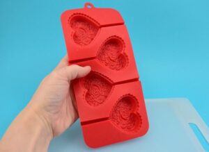 Make these heart of gold pops out of candy wafers in just minutes. What a sweet treat!