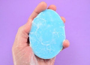 Add a little extra flair to your melt and pour soaps by painting them. Learn how to paint soap with long-lasting designs & great results!