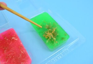 If you love loofah soap but it's a bit to harsh for your skin, try this exfoliating loose loofah soap, instead. It's super refreshing and not so coarse.