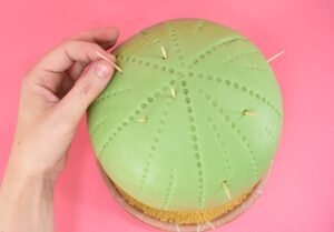 You don't have to be a master decorator to knock out this fun and super easy DIY cactus cake. This one is made from cereal but you can also use real cake!