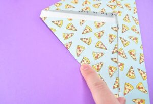 What a fun way for the kiddos to keep up with friends and family this summer, the old way, with snail mail! Show them how to turn a note into an envelope!