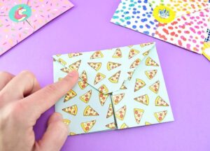What a fun way for the kiddos to keep up with friends and family this summer, the old way, with snail mail! Show them how to turn a note into an envelope!