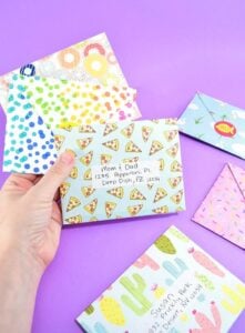What a fun way for the kiddos to keep up with friends and family this summer, the old way, with snail mail! Show them how to turn a note into an envelope!