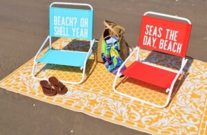 Sit in style on the beach with these HTV cheeky chairs! Cut fun sayings out of heat transfer vinyl and apply to inexpensive beach chairs that are too much fun!