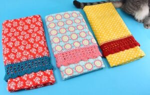 Add a little flair to store bought with a little bit of time and yarn. These crochet edge dish towels may be simple and inexpensive but they'll jazz up the handle on any oven and make a fantastic gift.