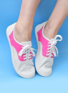 Need a pair of saddle shoes for a costume or just because they are super cute but don't want to spend big bucks on them? Make your own cheap (around 6 bucks!) pair of faux saddle shoes!