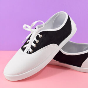 Need a pair of saddle shoes for a costume or just because they are super cute but don't want to spend big bucks on them? Make your own cheap (around 6 bucks!) pair of faux saddle shoes!