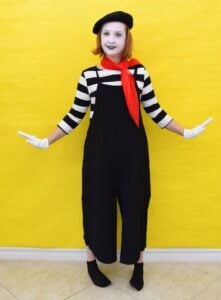 This DIY mime costume is super simple and uses items you probably already have in your closet! It's great for last minute and totally work appropriate!